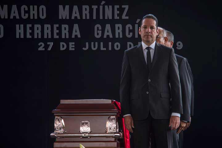 FDS encabeza guardia de honor por elementos de la Policía Estatal caídos