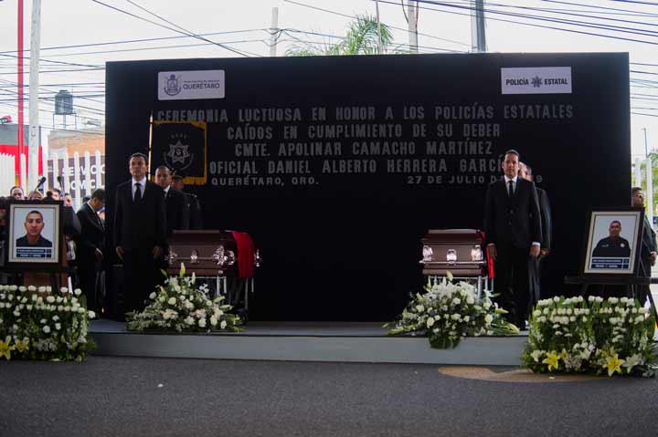 FDS encabeza guardia de honor por elementos de la Policía Estatal caídos