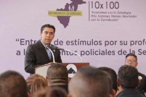 Entrega Roberto Sosa estímulos de capacitación y evaluación a policías de Corregidora