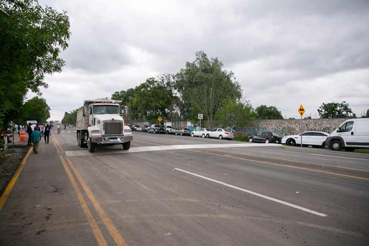 Francisco Domínguez entregó la carretera El Sauz-Pedro Escobedo