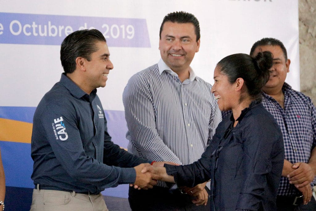 Concluyen estudios de educación básica y bachillerato 28 trabajadores del municipio de Corregidora