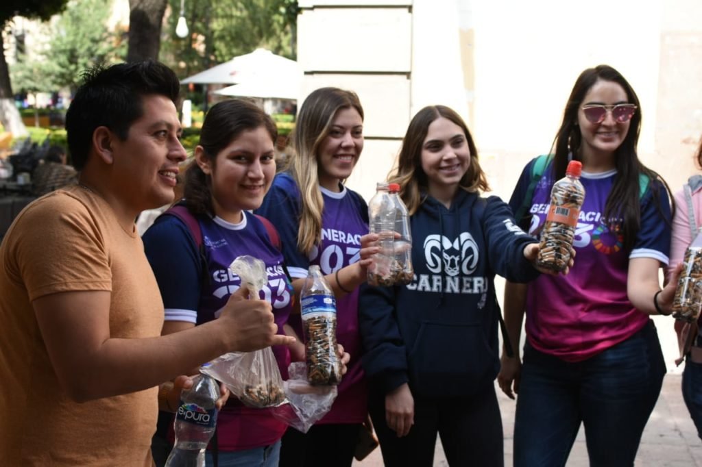 Más de 200 jóvenes participaron en el Colillatón Querétaro, reunieron 10 mil colillas de cigarro