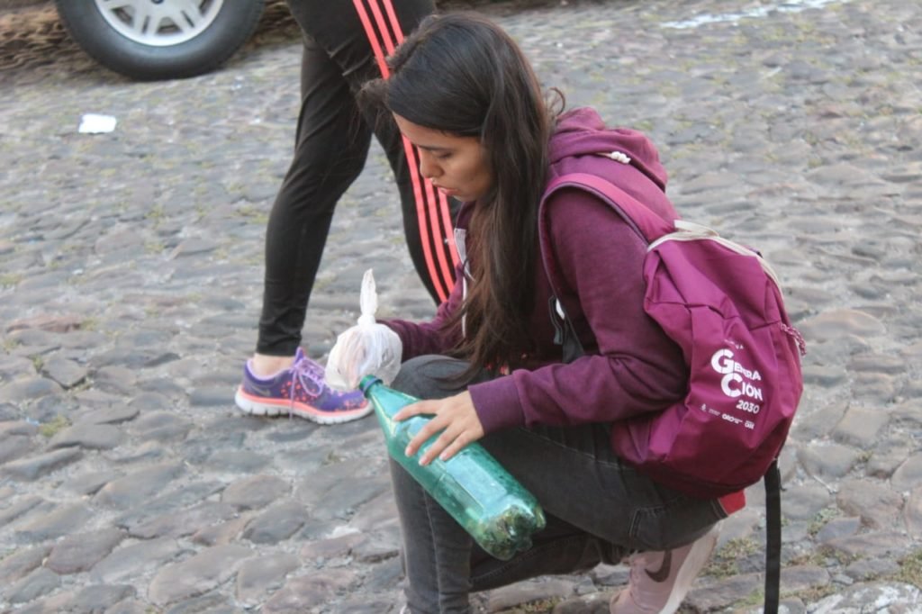 Más de 200 jóvenes participaron en el Colillatón Querétaro, reunieron 10 mil colillas de cigarro