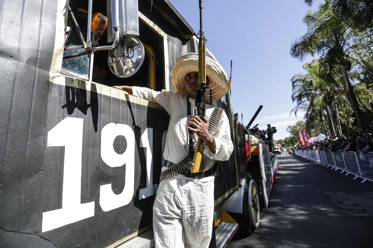 Francisco Domínguez presidió el Desfile al CIX Aniversario de la Revolución Mexicana en Querétaro