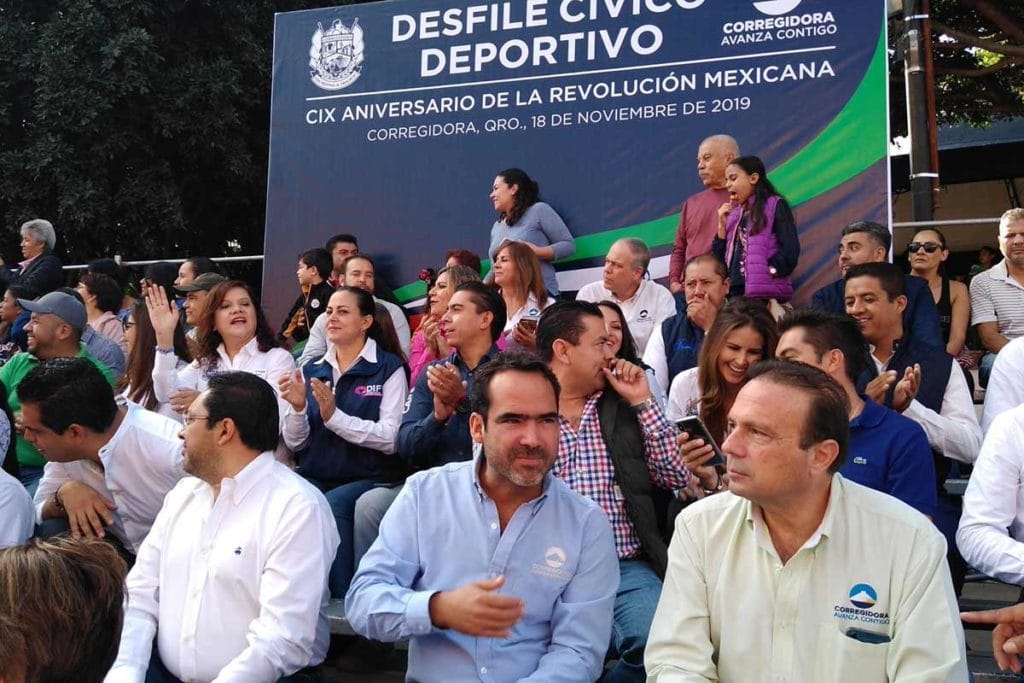 30 contingentes participan en desfile de la Revolución Mexicana, en Corregidora