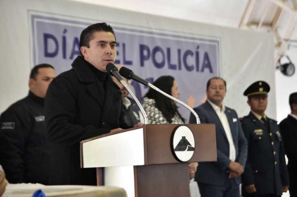 Roberto Sosa aseveró que Corregidora avanza con más tecnología, más patrullas, motos, uniformes, computadoras, apoyo a la vivienda y educación