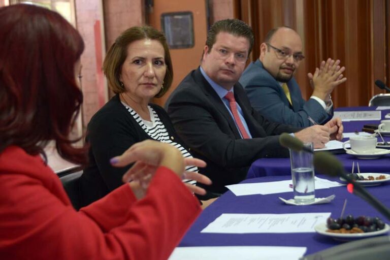 Analizan #voto electrónico para futuras elecciones en #Querétaro, @IEEQcomunica y el @I_E_D_F