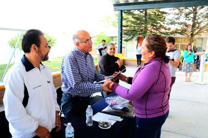 Secundaria Técnica No. 30 reconoce al diputado local Antonio Zapata