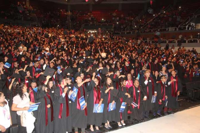 9 mil 912 jóvenes concluyeron su bachillerato en el COBAQ