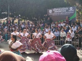 30 contingentes participan en desfile de la Revolución Mexicana, en Corregidora