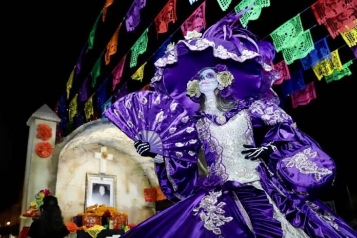 Exitoso Desfile de Catrinas y Catrines en el Centro Histórico de Querétaro