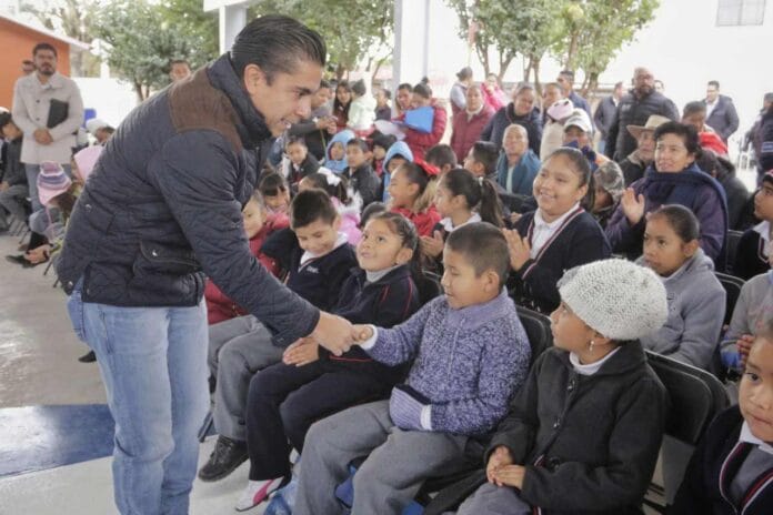 Vamos a seguir gestionando los recursos y apoyos para la educación: Roberto Sosa