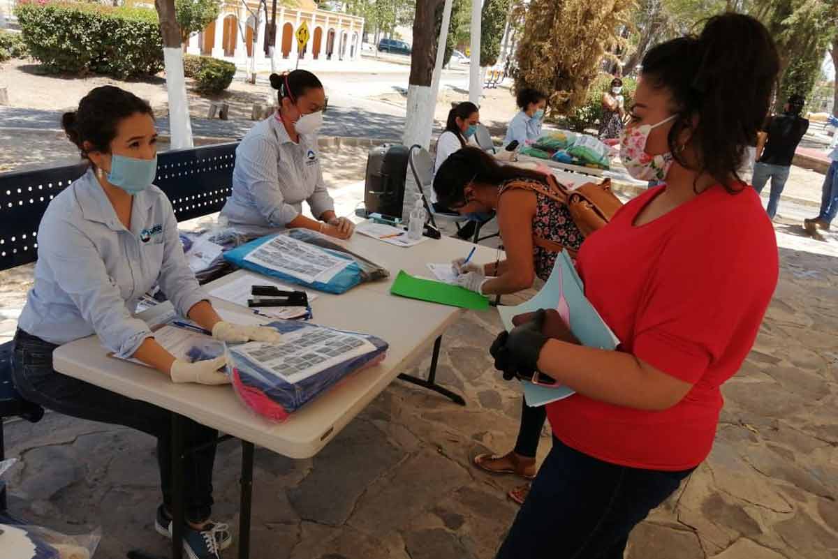 Mujeres de Corregidora confeccionan 35 mil cubrebocas