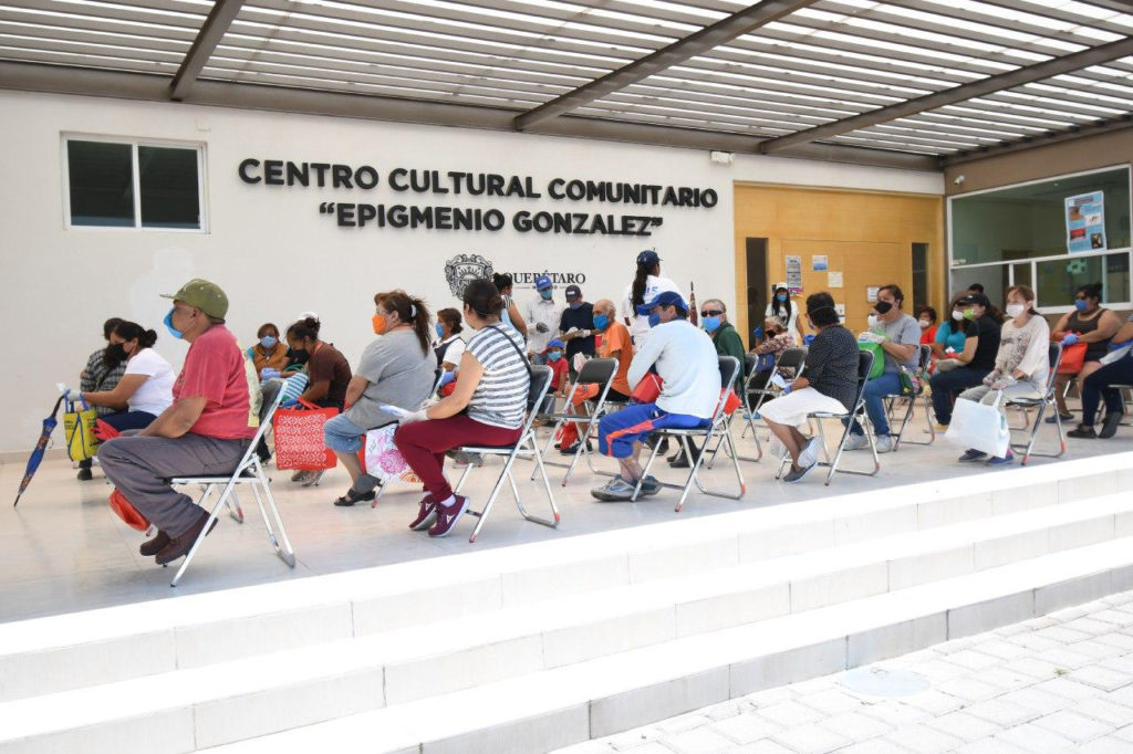 La Delegación Epigmenio González entrega comidas a población vulnerable
