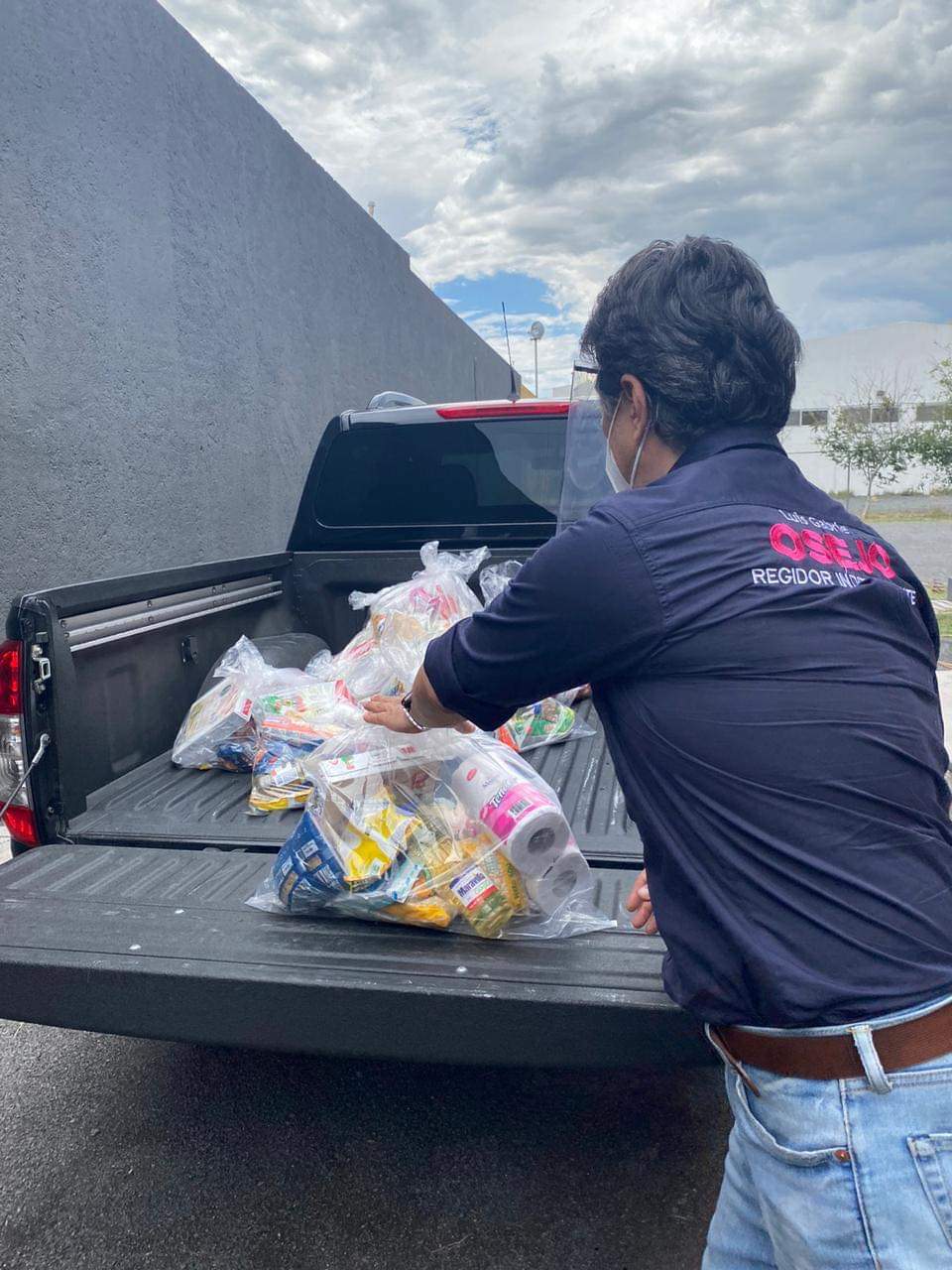 Inicia Osejo entrega de 500 despensas a trabajadores de “antros”
