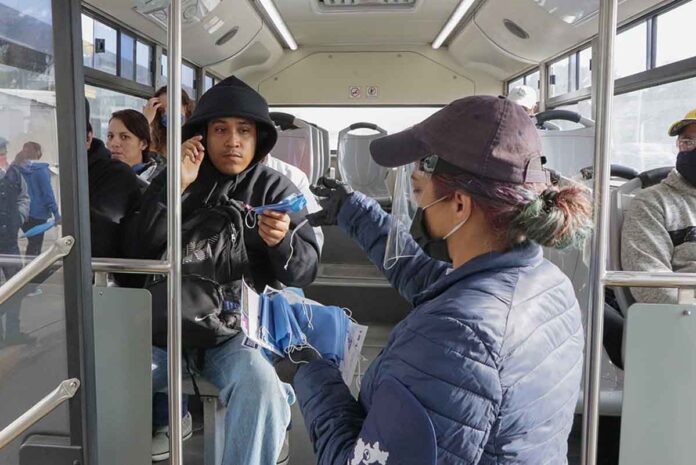 Cubreboca, necesario para prevenir contagios en el transporte público