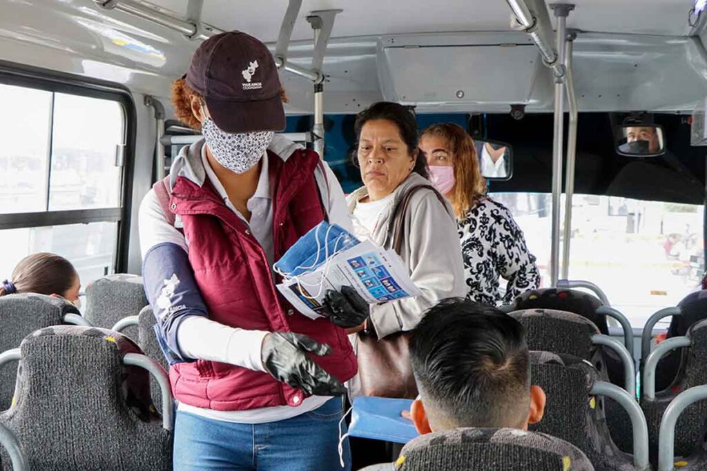 Cubreboca, necesario para prevenir contagios en el transporte público 