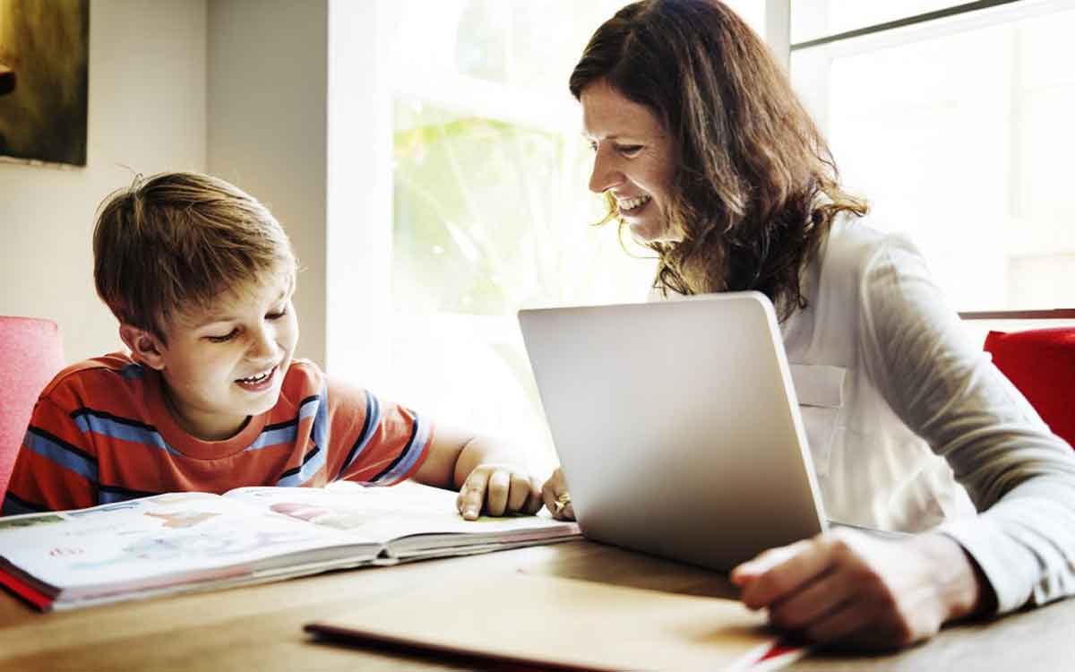 Guía para padres que ayudan con el aprendizaje de sus hijos desde el hogar