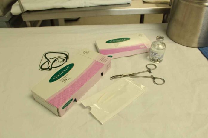 IMSS integra nuevo método anticonceptivo para usuarias, el implante subdérmico por 5 años