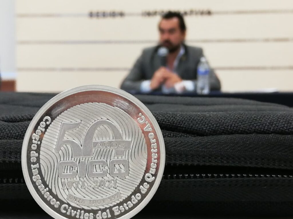 Colegio de Ingenieros Civiles del Estado de Querétaro celebra su 50 Aniversario con Medalla Conmemorativa
