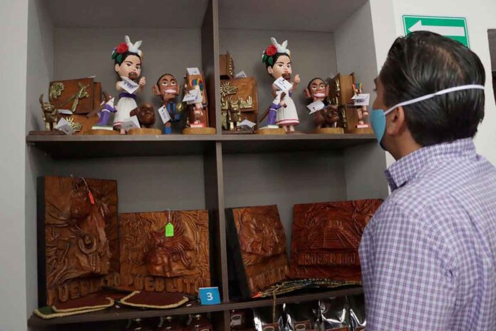 Tienda-artesanias-el-Pueblito-4 Inauguran Tienda de las Artesanías en El Pueblito, frente al Jardín Principal