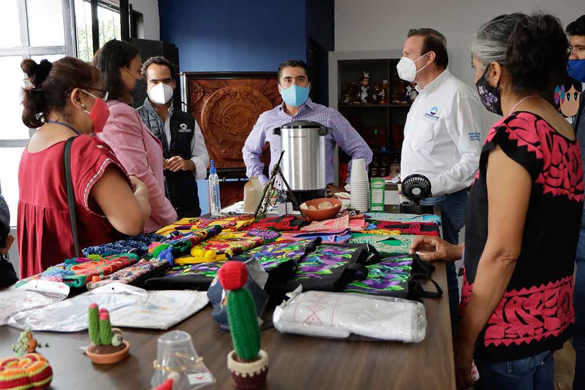 Inauguran Tienda de las Artesanías en El Pueblito, frente al Jardín Principal