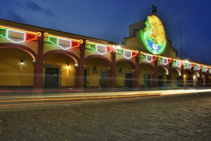 Corregidora viste sus calles y avenidas para celebrar a México