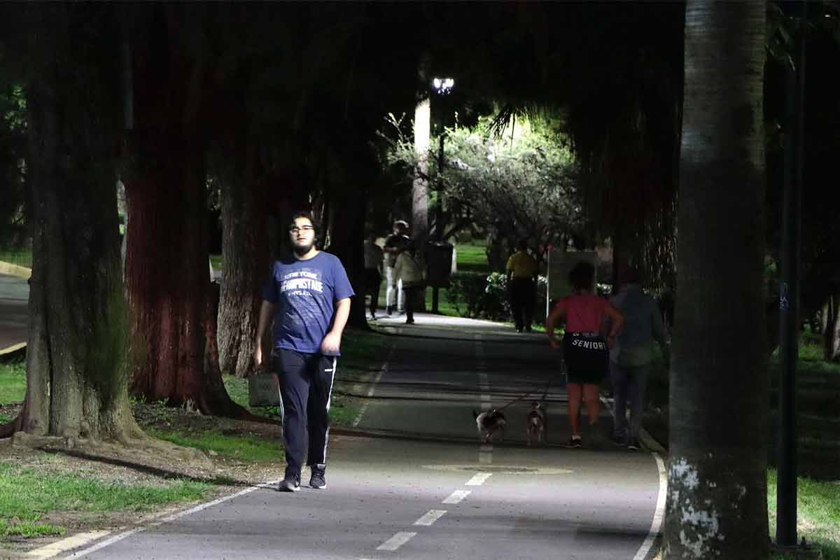 Encienden alumbrado en parque Tejeda