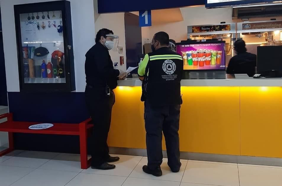 Ante reapertura con restricciones, supervisan medidas sanitarias en cines de Querétaro