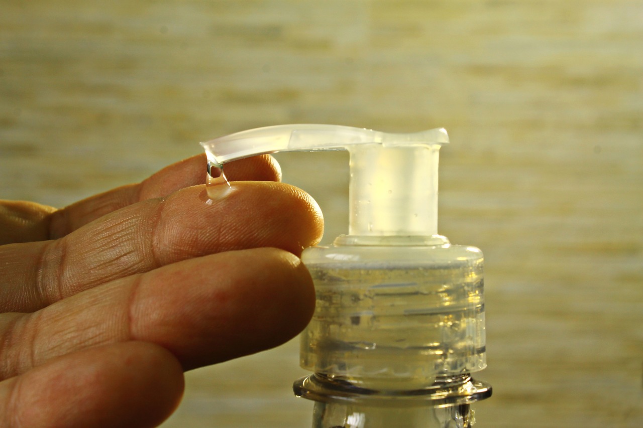 Alertan sobre diferentes marcas de gel desinfectante que contienen metanol