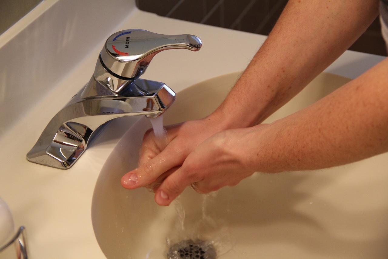 El frecuente lavado de manos reduce el riesgo de contagio de COVID-19