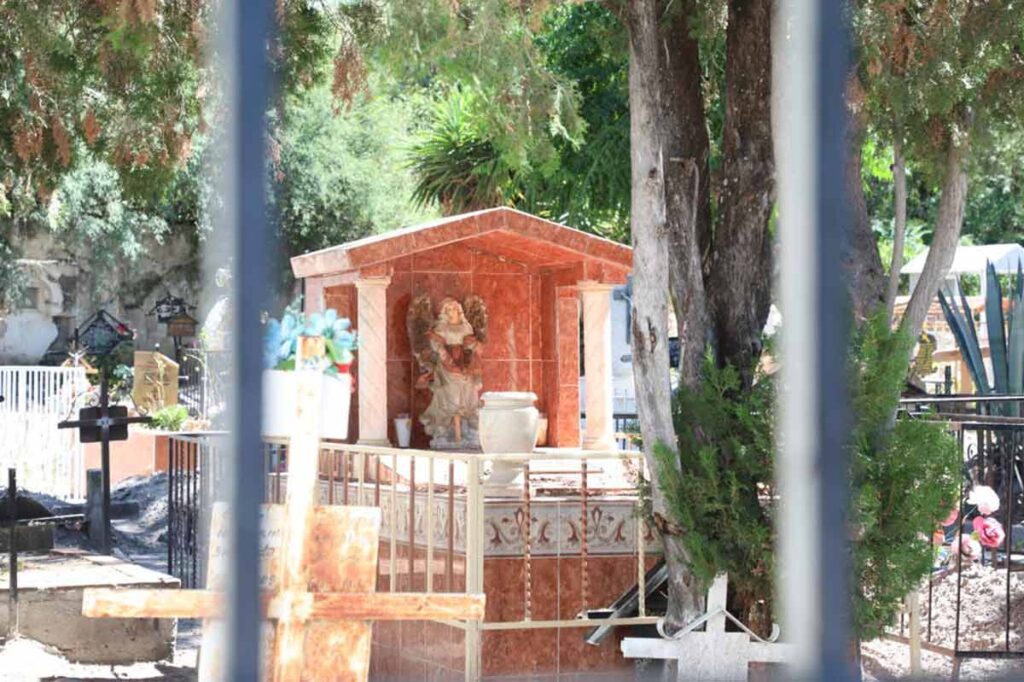 Municipio de Colón limpiará y colocará ofrendas en panteones para evitar contagios por aglomeración