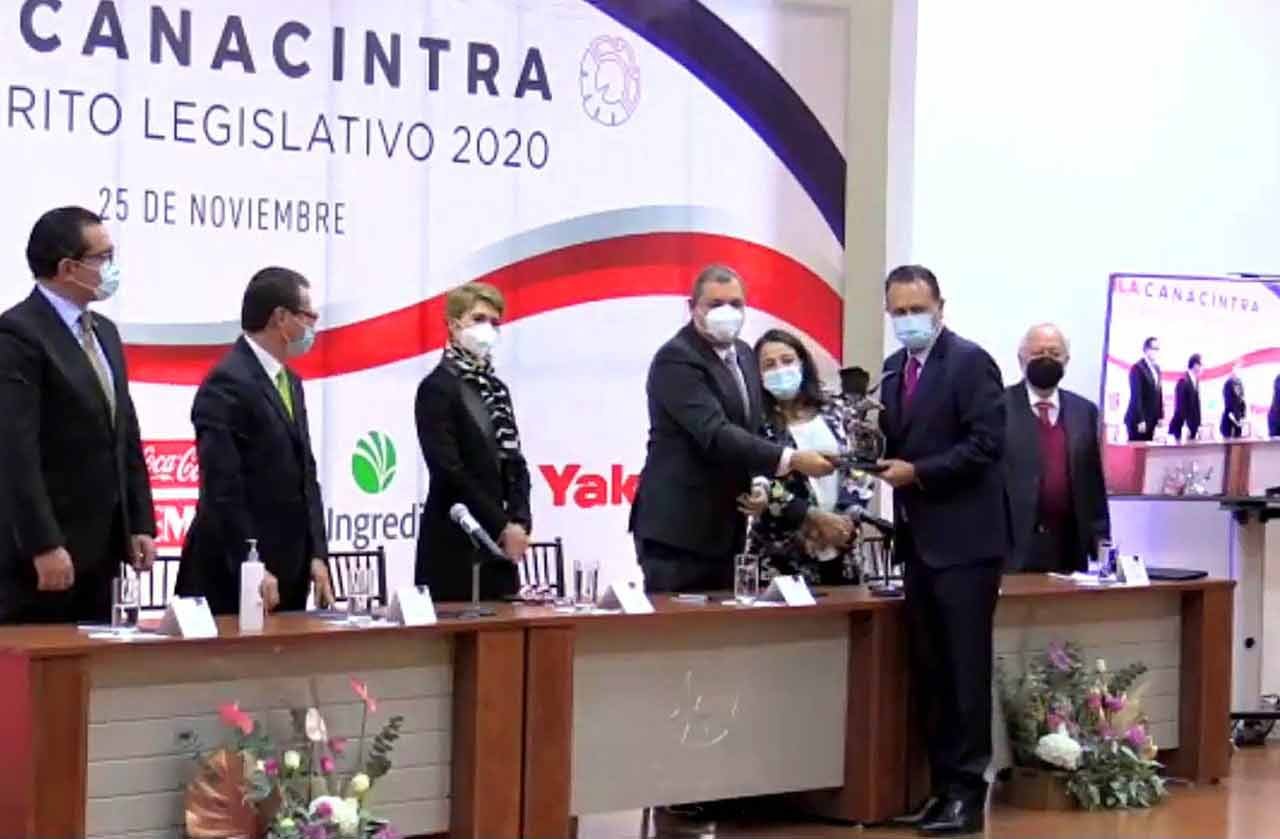 Mauricio Kuri recibe “Premio Águila CANACINTRA al Mérito Legislativo 2020”