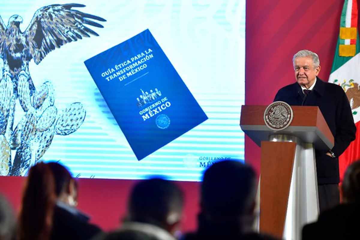 Presenta AMLO la Guía Ética para la Transformación de México