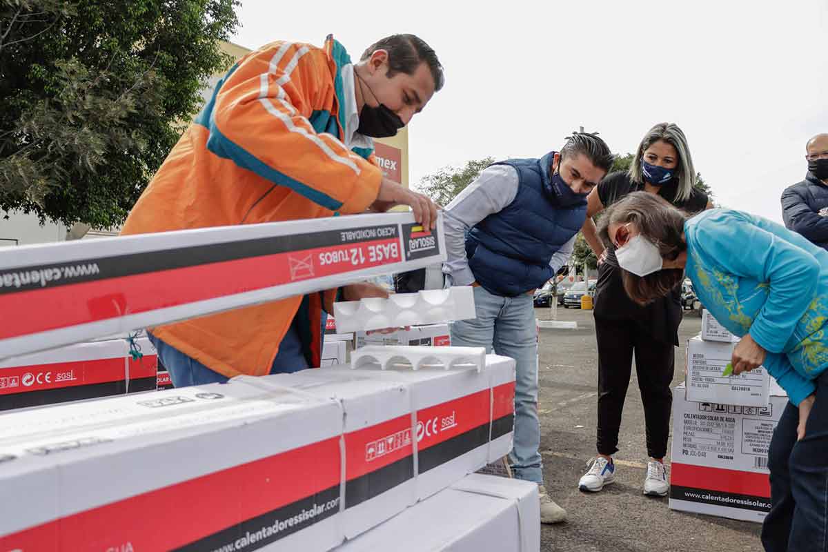 Entregan calentadores solares en Corregidora