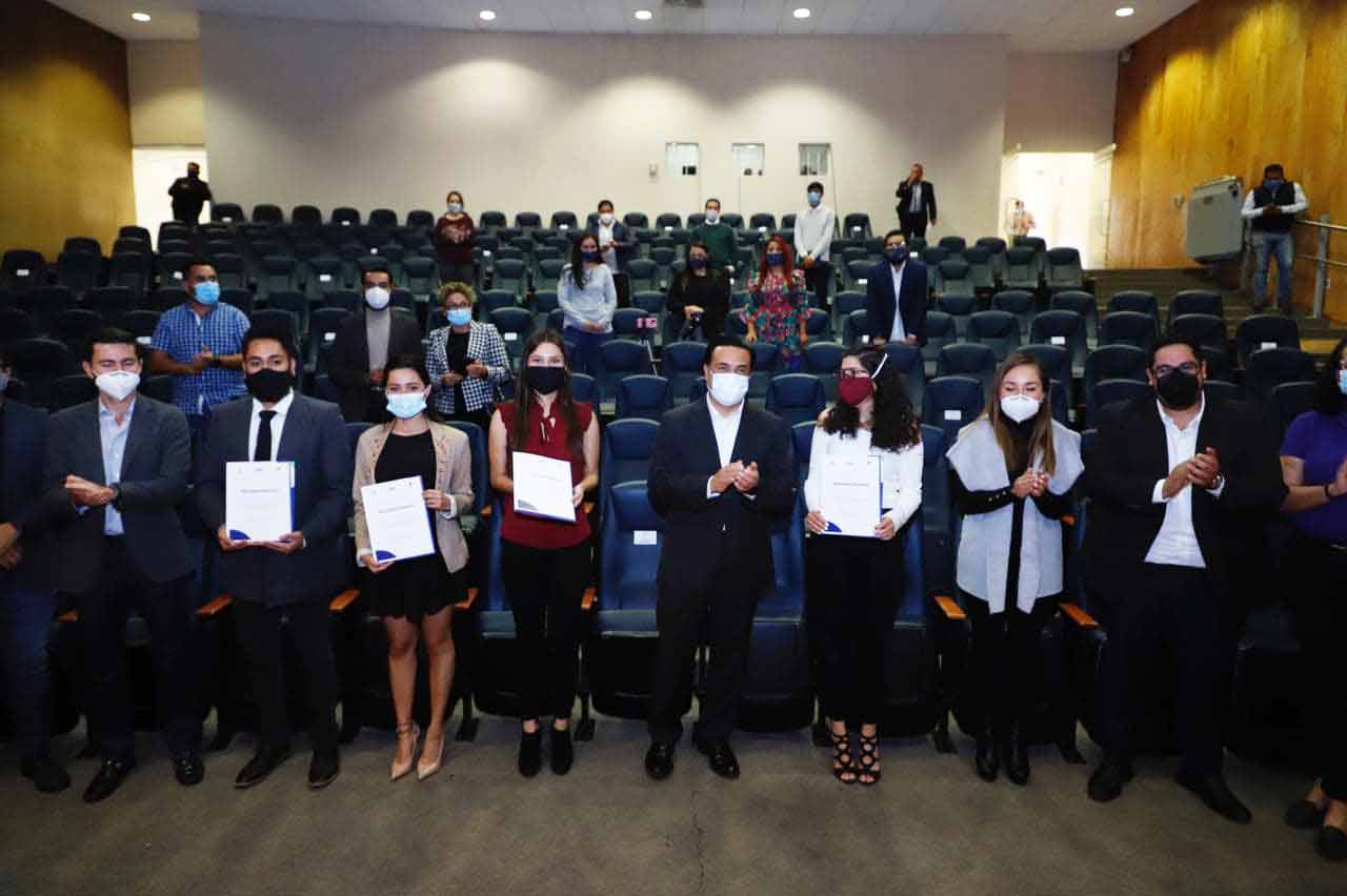 Entrega Luis Nava el Premio Municipal de la Juventud