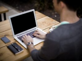 Cinco consejos para prepararse a una entrevista de trabajo desde casa