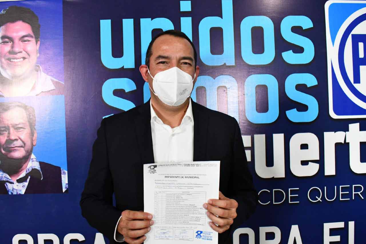 Roberto Cabrera se registra como precandidato del PAN a Presidente Municipal de San Juan del Río