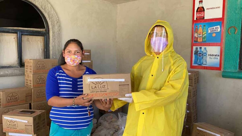 Connie Herrera realizó este domingo la jornada de entrega de 200 porciones de alimentos en el municipio de Cadereyta de Montes