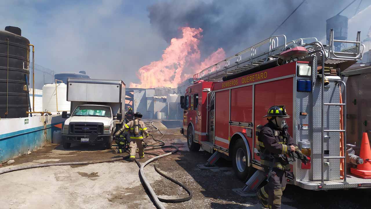 Controlado incendio en Zona Industrial Balvanera