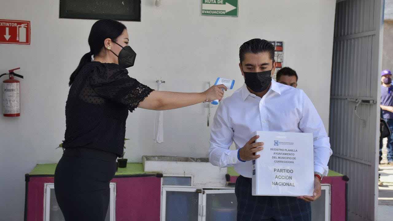 Roberto Sosa se registra ante el IEEQ como candidato a la Presidencia Municipal de Corregidora