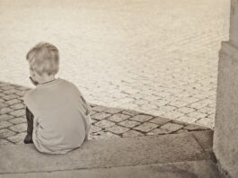 Cómo ayudar a un niño o una niña a afrontar la muerte de papá y mamá o de ambos