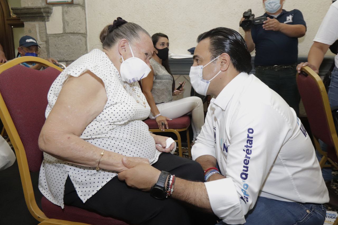 Es momento de estar unidos, hacer equipo por Querétaro, Luis Nava con vecinios del Centro Histórico
