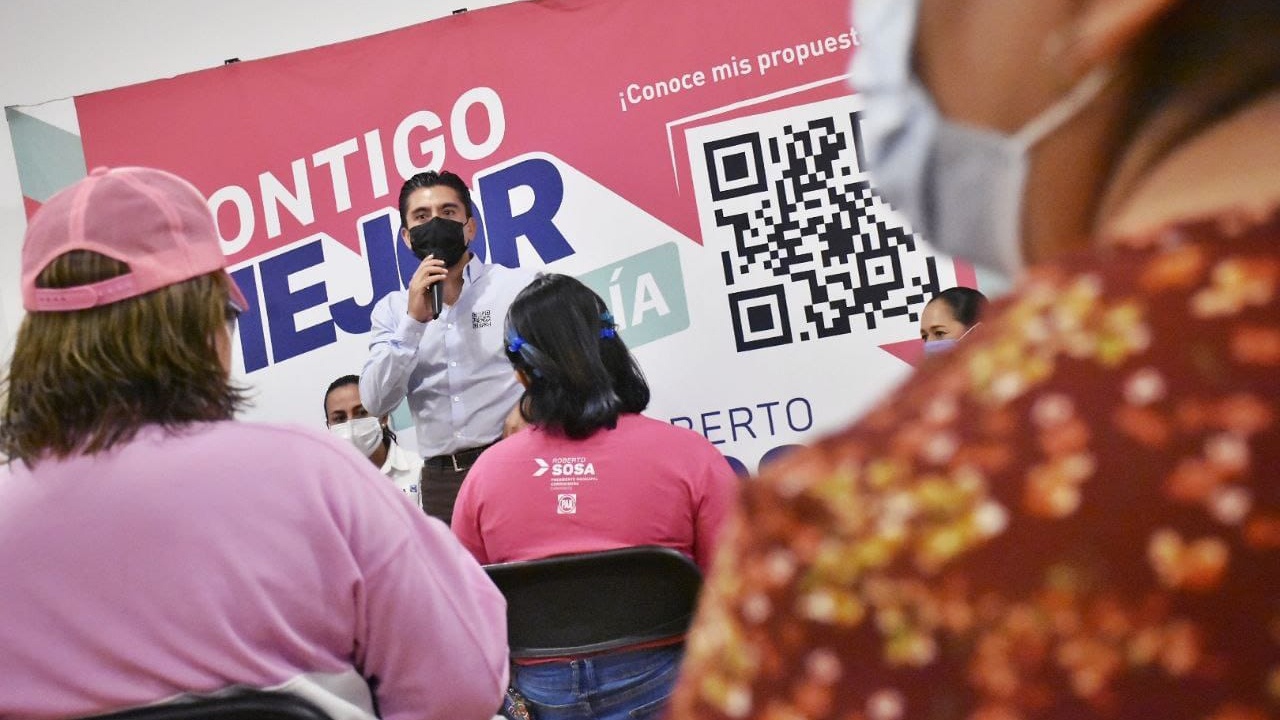 Roberto Sosa comparte su estrategia de trabajo para los próximos tres años con vecinos de Hacienda del Pueblito