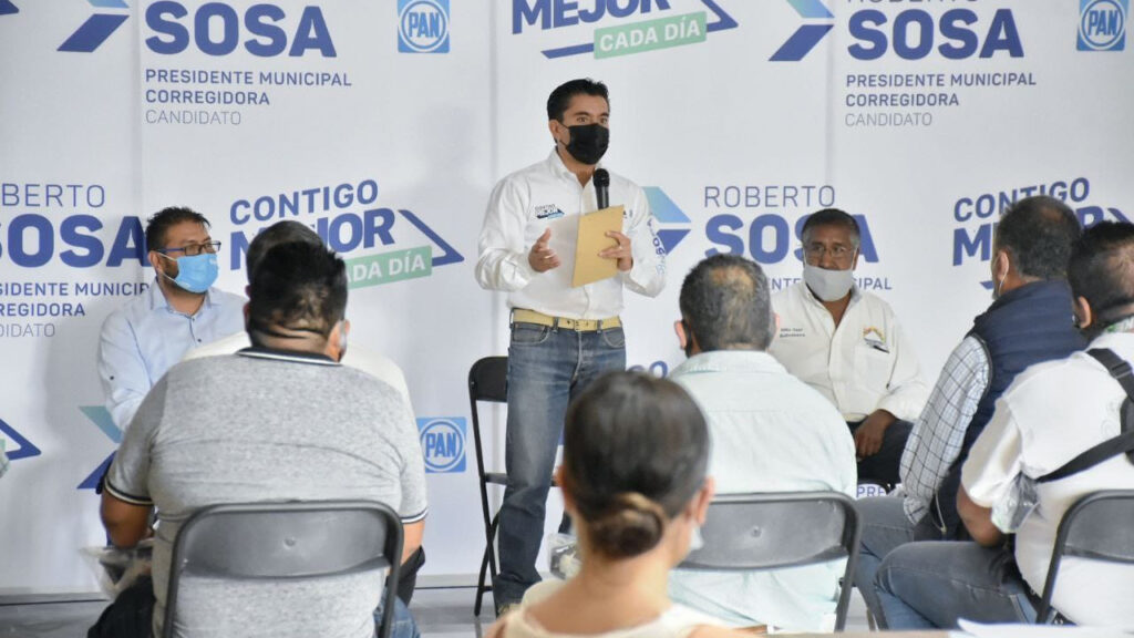 Roberto Sosa Pichardo presentó sus propuestas a  taxistas de Corregidora