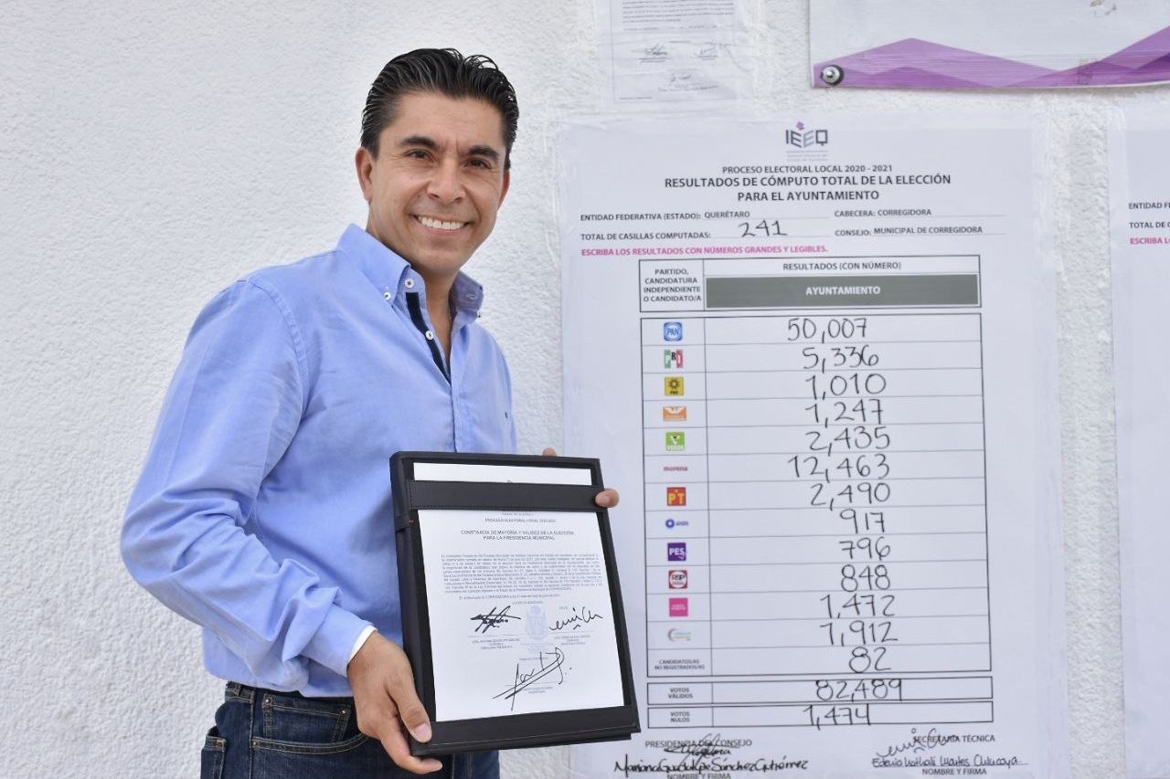 Roberto Sosa recibe constancia de mayoria como presidente municipal electo de Corregidora