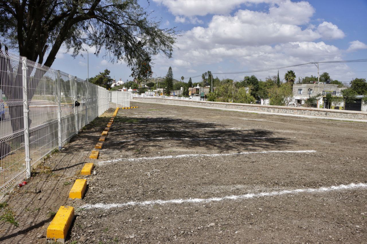 Abren estacionamiento municipal gratuito en Ribera del Río de El Pueblito