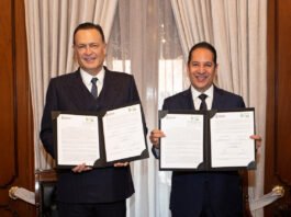 Firman Francisco Domínguez y Mauricio Kuri acta de entrega recepción