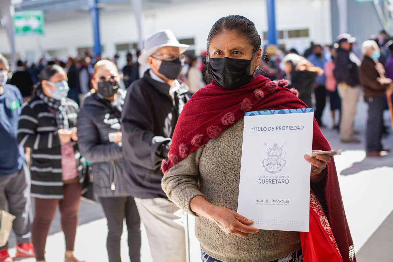 Entrega Gobernador 482 títulos de propiedad a familias queretanas