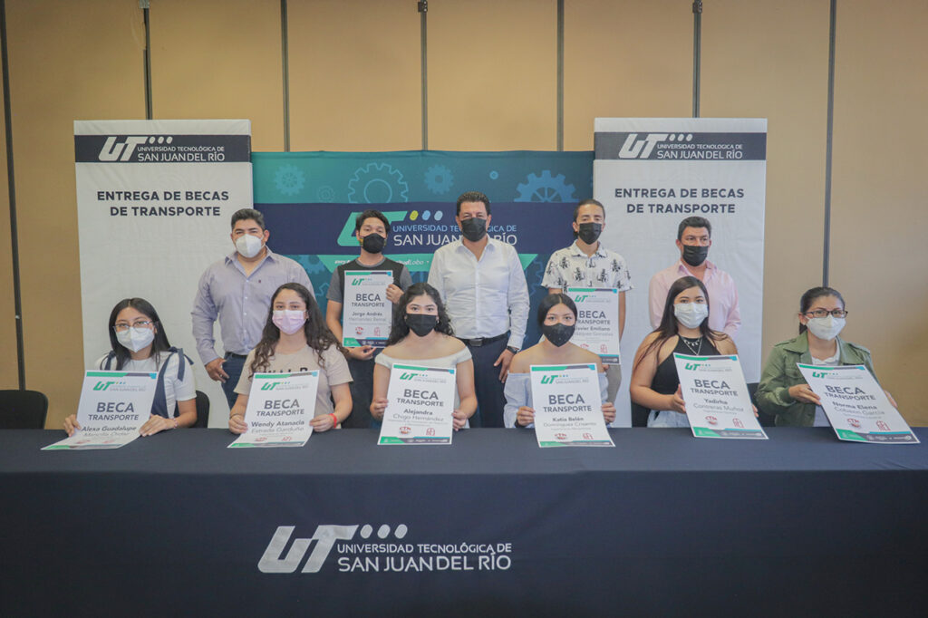 UTSJR y Transportistas becan a estudiantes de San Juan del Río